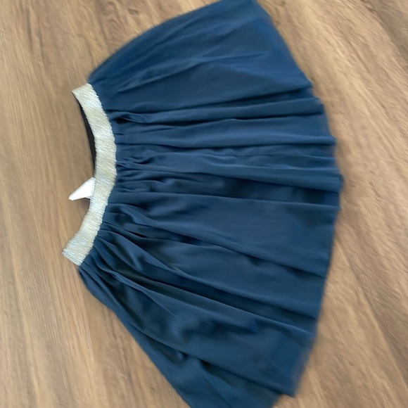 UNIQLO SKIRT GIRL SIZE SMALL (3/5) - Picture 2 of 2